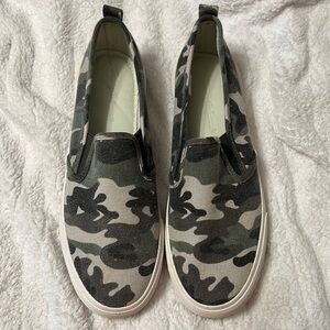 Tommy Bahama camp slip on sneakers size 10